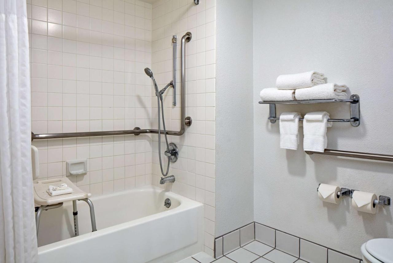 La Quinta By Wyndham Thousand Oaks-Newbury Park Extérieur photo